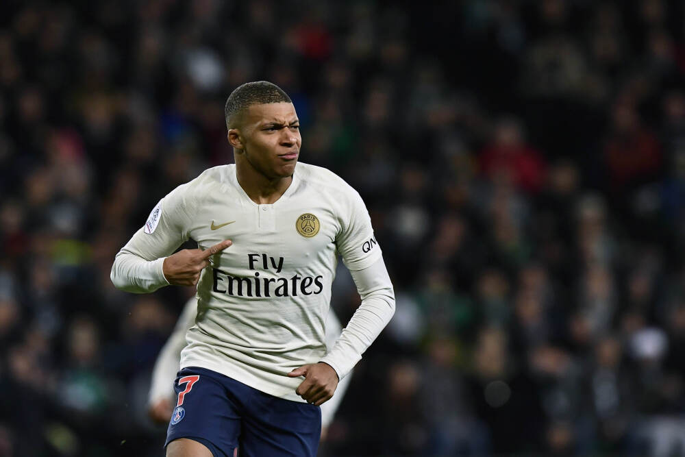 官方：坎波斯当选环足奖2025年度最佳体育总监